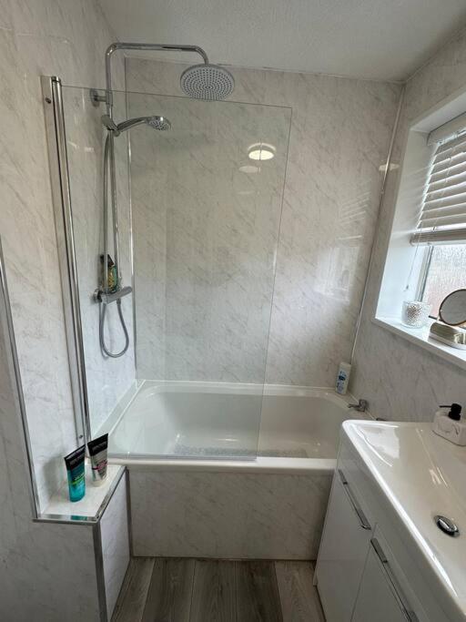 Mmc Serviced Accommodation Leigh  Eksteriør billede