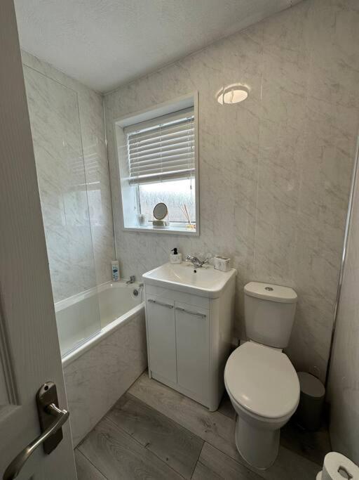 Mmc Serviced Accommodation Leigh  Eksteriør billede