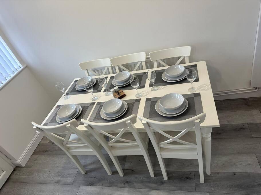 Mmc Serviced Accommodation Leigh  Eksteriør billede
