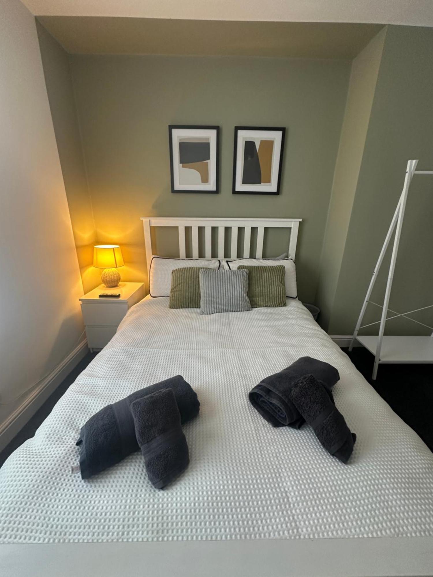 Mmc Serviced Accommodation Leigh  Eksteriør billede